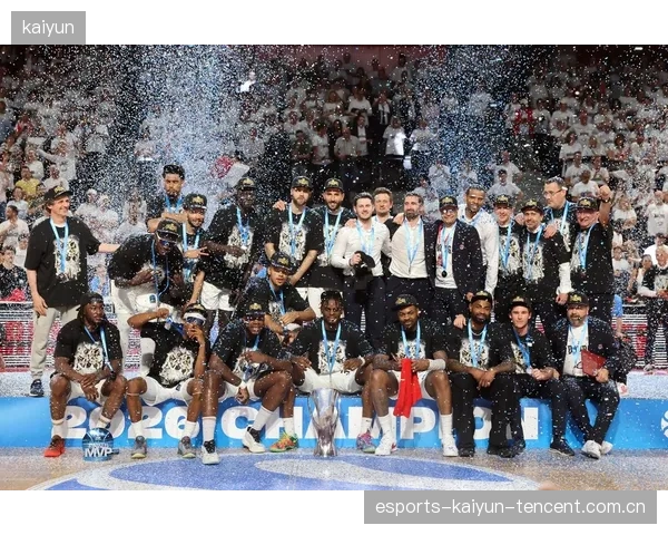 NBA球员抢板飞出场:场上瞬间彰显拼搏精神与篮球魅力